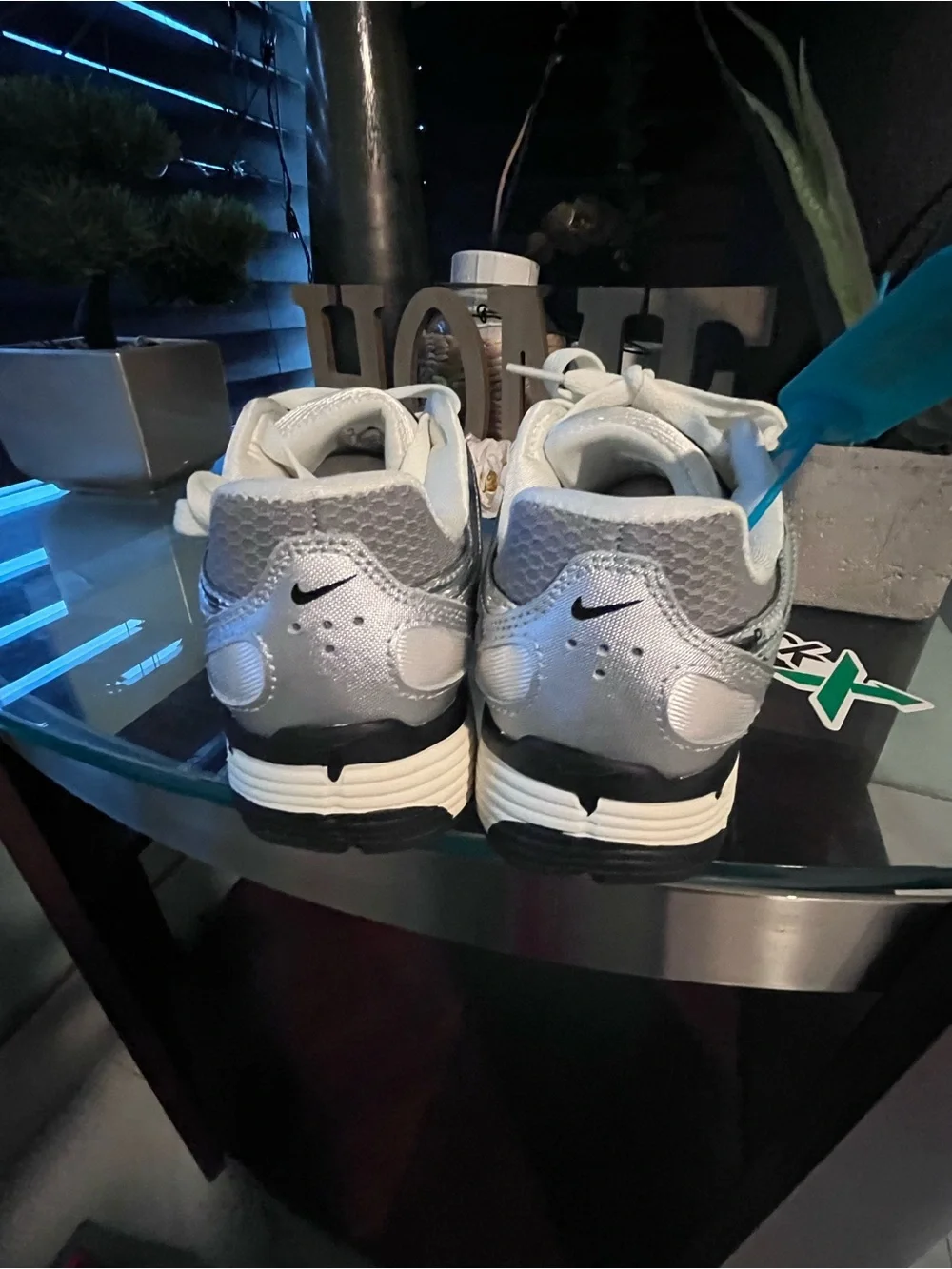 Nike Men’s Silver/White Running Sneakers